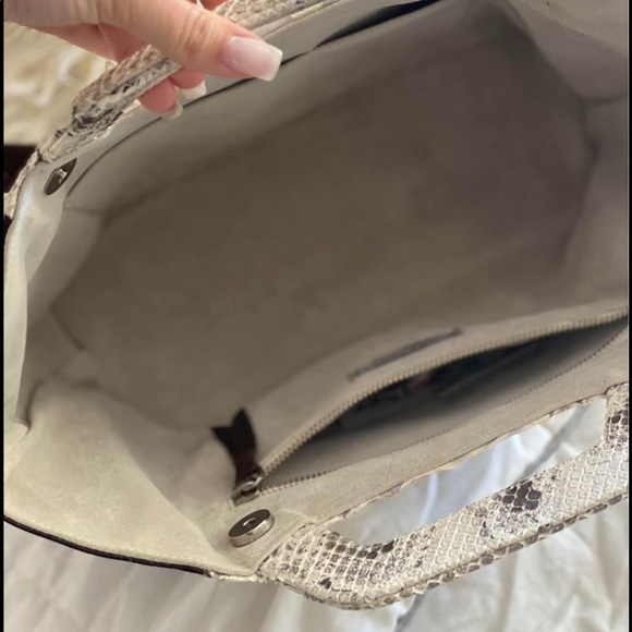 Purse - Picture 2 of 4